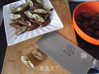 干煸蚕蛹的做法步骤：5