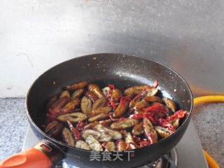 干煸蚕蛹的做法步骤：8