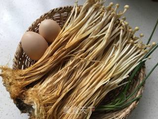 滑蛋金针菇的做法步骤：1