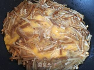 滑蛋金针菇的做法步骤：6