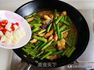 腊鱼炒四季豆的做法步骤：8