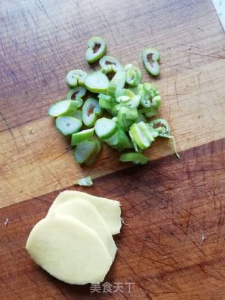 芹菜炒土豆丝的做法步骤：4