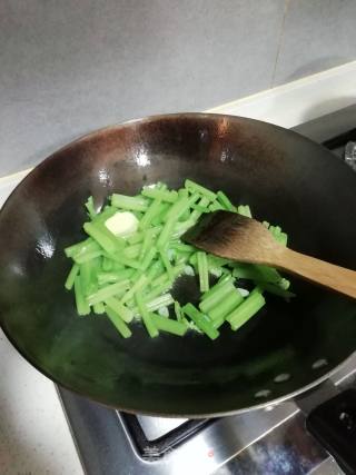 芹菜炒土豆丝的做法步骤：6