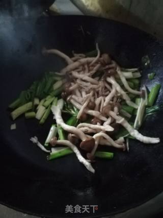 青蒜蟹味菇的做法步骤：4
