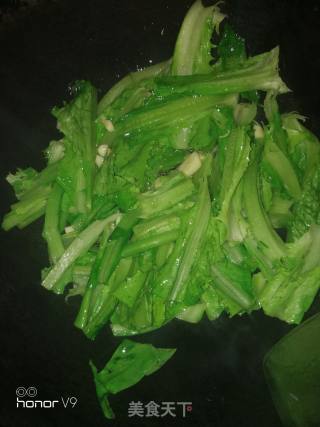 蒜香油麦菜的做法步骤：3