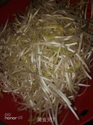 香辣豆芽的做法步骤：1