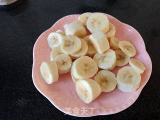 香蕉奶昔的做法步骤：2