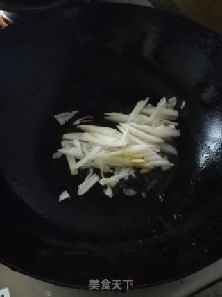 莴笋叶炒杏鲍菇的做法步骤：3