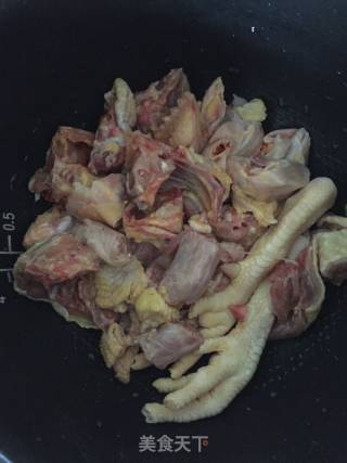 墨鱼土鸡汤的做法步骤：1