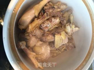 黑木耳煲鸡汤的做法步骤：4