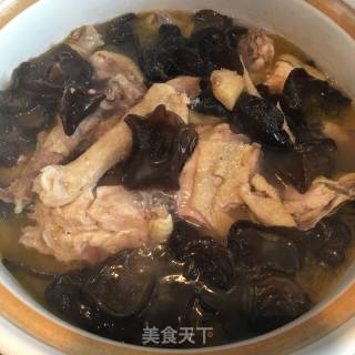 黑木耳煲鸡汤的做法步骤：6