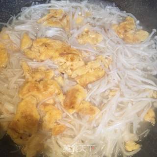 鸡蛋焖金针菇的做法步骤：5