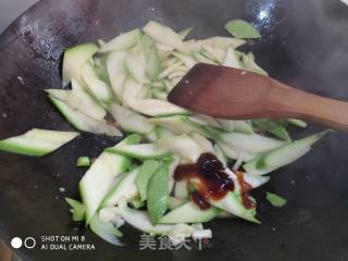 角瓜木耳炒鸡蛋的做法步骤：8