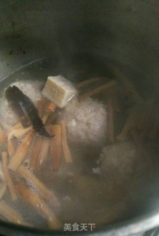 肉丸汤年糕的做法步骤：9