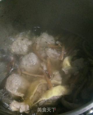 蛋卷肉丸粉丝汤的做法步骤：8