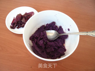 紫薯糯米饼的做法步骤：2