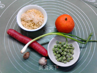 柑橘胡萝卜炒方便面的做法步骤：1