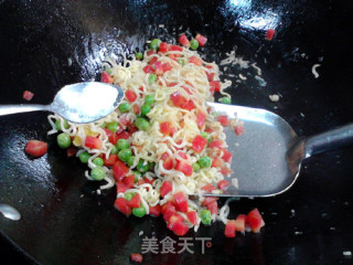 柑橘胡萝卜炒方便面的做法步骤：11