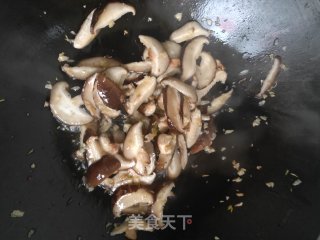 懒人必备快手菜-彩椒炒香菇的做法步骤：3