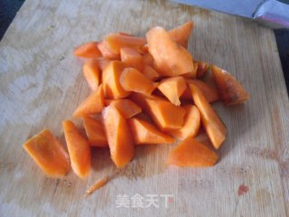 胡萝卜烧西兰花的做法步骤：1