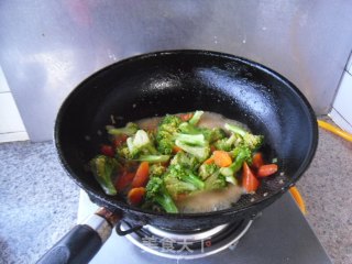 胡萝卜烧西兰花的做法步骤：10