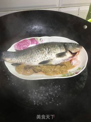 清蒸鲫鱼的做法步骤：2