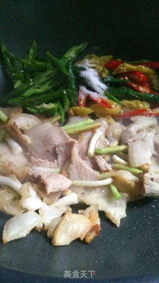 泡椒炒肘子肉的做法步骤：6