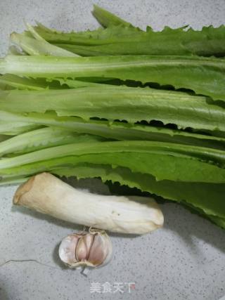 清炒油麦菜的做法步骤：1