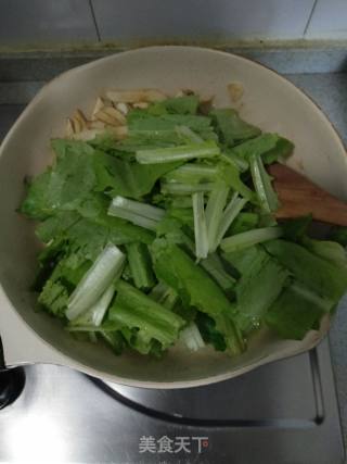 清炒油麦菜的做法步骤：8