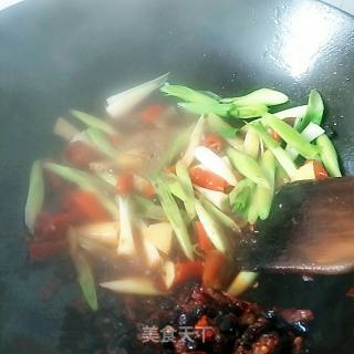 酱香回锅肉的做法步骤：10
