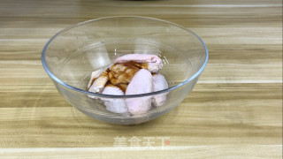 金灿灿的咸蛋黄鸡翅的做法步骤：1