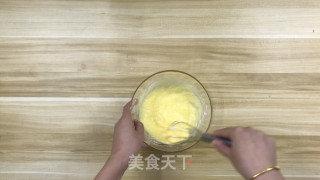 金灿灿的咸蛋黄鸡翅的做法步骤：2