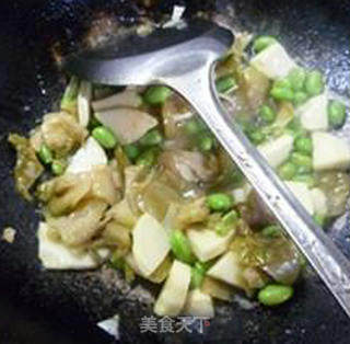 榨菜片冬笋炒毛豆的做法步骤：11