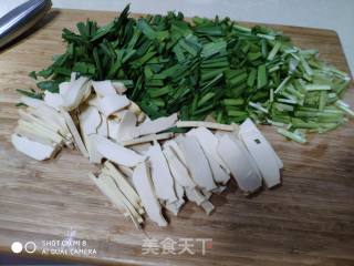 韭菜炒豆干的做法步骤：2