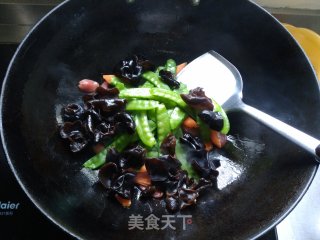 小炒荷兰豆的做法步骤：7