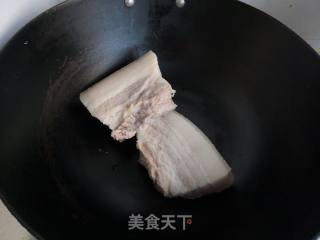 五花肉炖酸菜冻豆腐的做法步骤：3