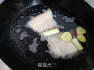 五花肉炖酸菜冻豆腐的做法步骤：4