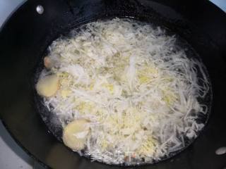 五花肉炖酸菜冻豆腐的做法步骤：11