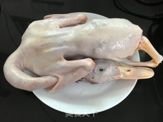 本帮酱鸭的做法步骤：1