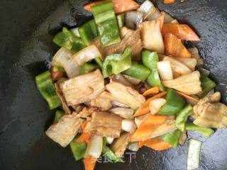 回锅肉炒青椒的做法步骤：7
