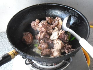 鸡肉块炖土豆的做法步骤：5