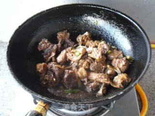 鸡肉块炖土豆的做法步骤：7
