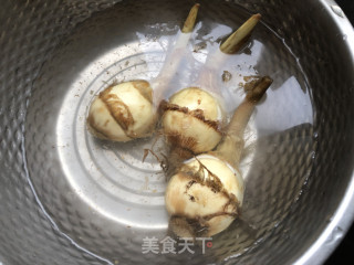 慈姑蒸酱肉的做法步骤：3