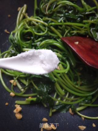 蒜香红薯叶的做法步骤：6