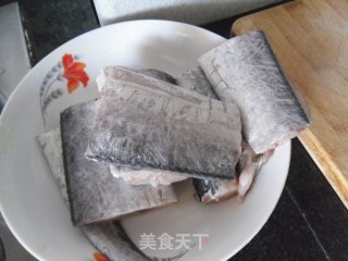 煎烧带鱼的做法步骤：1