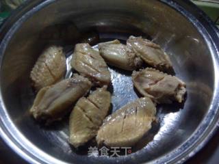 可乐鸡翅的做法步骤：1