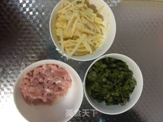 冬笋雪菜肉丝年糕汤的做法步骤：1