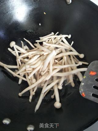 肉丁海鲜菇的做法步骤：4