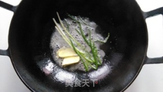 五花肉烧鱿鱼的做法步骤：3