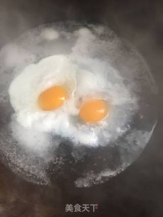酒酿鸡蛋的做法步骤：1